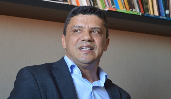 Pai de estudante fuzilado por engano diz estar pronto para encarar Name em júri