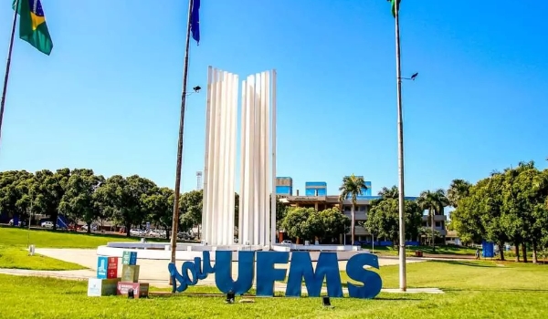 UFMS abre vagas para professores de dedicação exclusiva com salário de R$ 11 mil