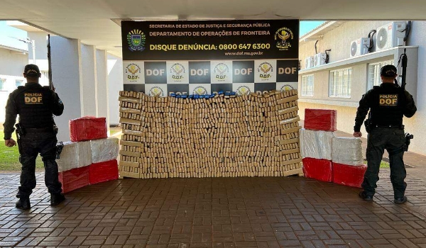 Carro roubado em SP é recuperado na MS-040 com mais de uma tonelada de maconha