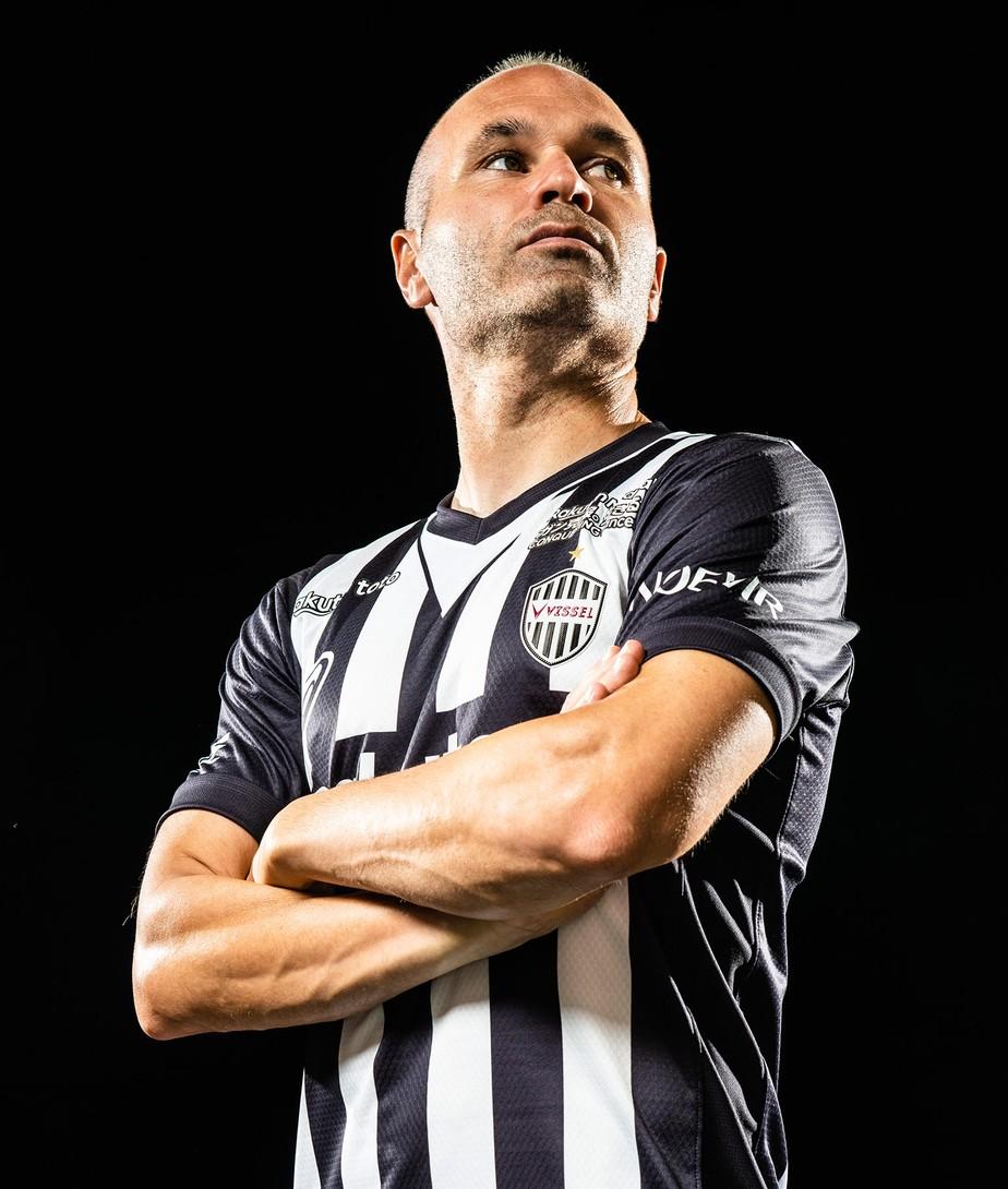 Time de Iniesta no Japão, Vissel Kobe lança novo uniforme parecido com o do Botafogo