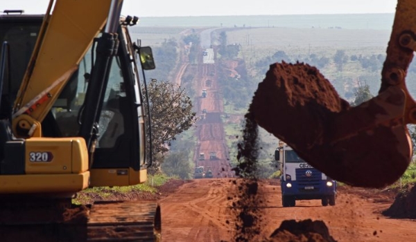 Com duas frentes, obra que liga Camapuã a Ribas leva desenvolvimento e integração à região