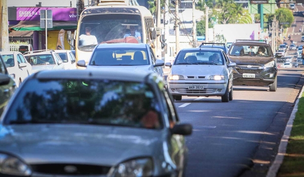 Prazo para pagamento do licenciamento de veículos com final 6 vence em julho