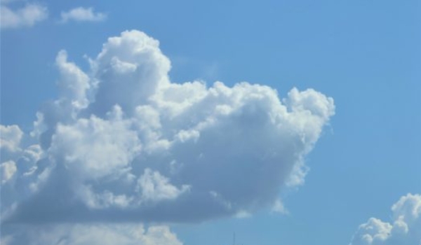 Terça-feira de tempo seco e quente com nebulosidade