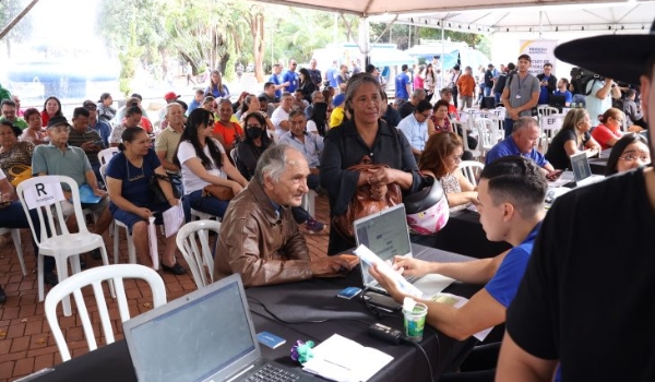 Renegocia! tem dia D com consumidores negociando débitos em praça na Capital