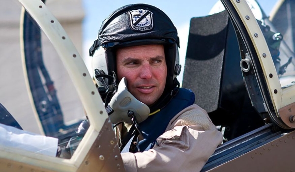 Acusado de treinar militares chineses, ex-fuzileiro naval dos EUA luta contra extradição