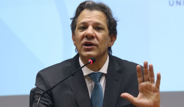 Elevação de nota de crédito do Brasil é resultado da harmonia entre os Poderes, diz Haddad