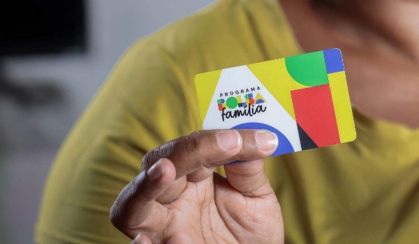 Caixa paga novo Bolsa Família a beneficiários com inscrição final 9