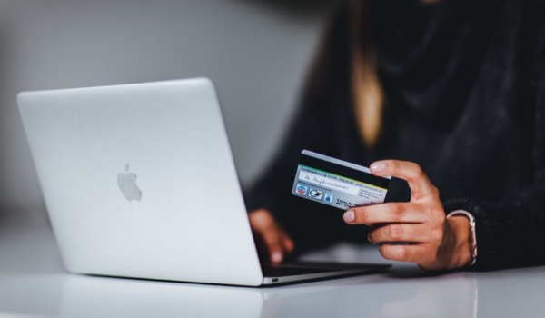 Nova regra para compras internacionais pode encarecer produtos, mas agilizar entregas, diz especialista