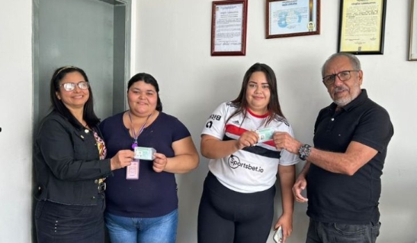 Detran entrega das primeiras habilitações do programa CNH MS Social em Dourados