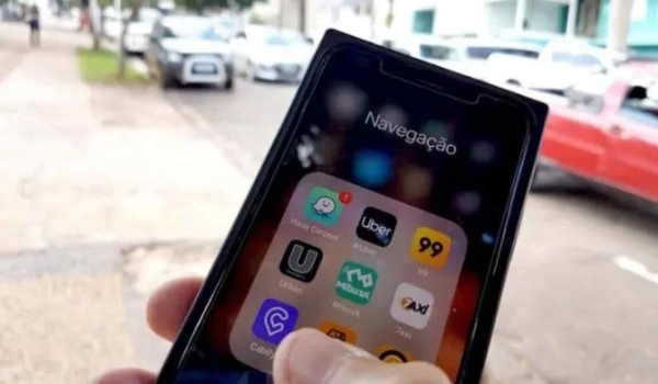 Zero estrelas: motorista de aplicativo dá soco e cotovelada em passageiro por briga em Campo Grande