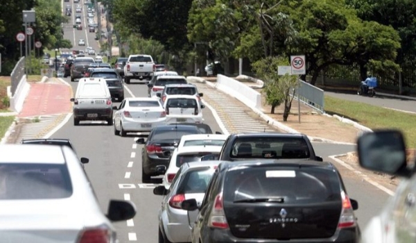 Agosto é mês de pagamento do licenciamento dos carros placas 7 e 8
