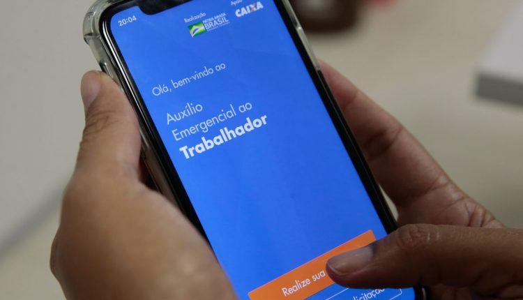 Apesar da falta de recursos, governo avalia prorrogar Auxílio