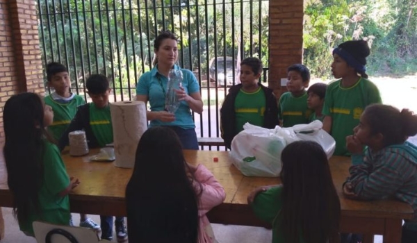 Povo do mel: para preservar cultura e língua indígena Ofaié, estudantes criam abelhas em aldeia