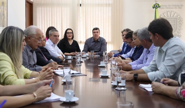 Com saúde regionalizada, Governo do Estado recebe prefeitos e discute soluções para demandas