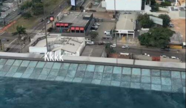 Bloqueio de R$ 1 milhão não cortou luxos de cantor