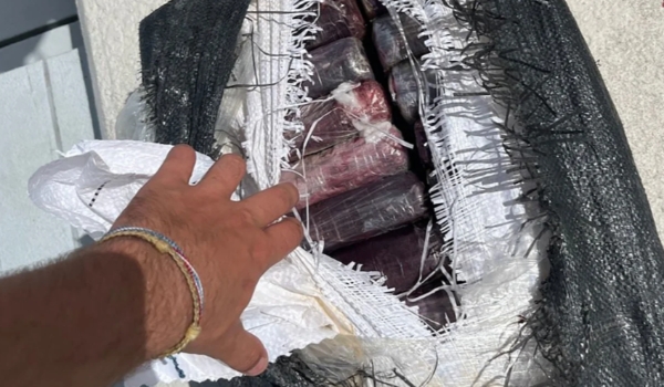 Prefeita de Tampa, na Flórida, encontra US$ 1 milhão em cocaína enquanto pescava com a família