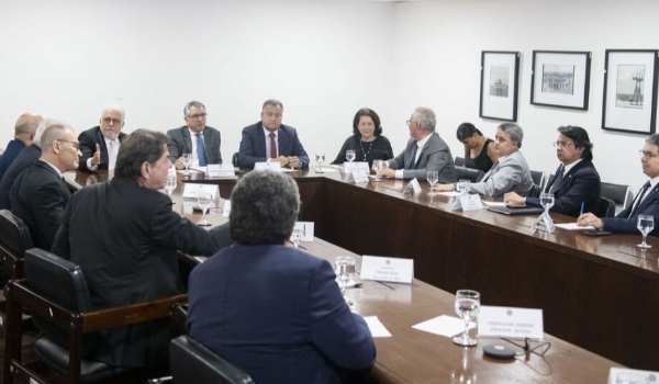 Lula retoma PAC com valor acima da média, mas sem repetir patamares de Dilma