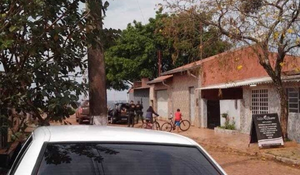 Traficantes são presos transportando droga em carro roubado na fronteira