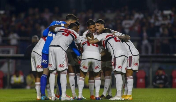 São Paulo bate Corinthians e avança à final da Copa do Brasil