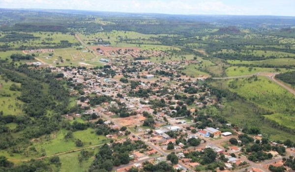 Bebê de 3 meses morre após colisão entre carro e carreta