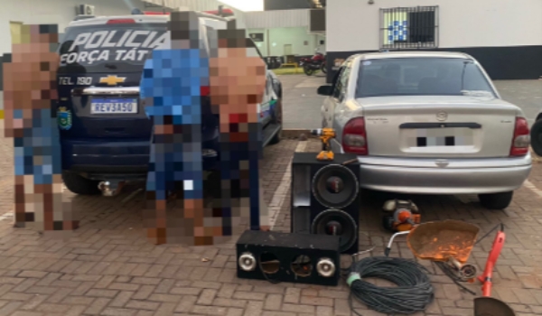Furto de carro termina com perseguição e 3 presos