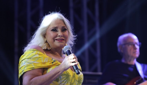 Pela primeira vez em Bonito, Fafá de Belém encanta público e fala de reencontro do Brasil com seus artistas