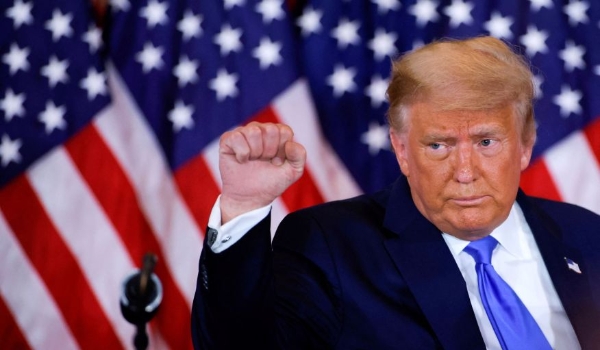 Réu e fichado, Trump se apresenta como vítima até eleição e segue como opção para parte do eleitorado dos EUA