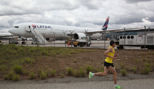 Aeroportos se transformam em pistas de corrida com competições esportivas pelo Brasil