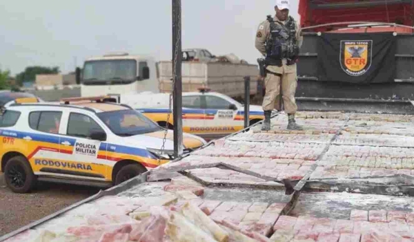 Caminhão paraguaio lotado de maconha é apreendido em cidade do triangulo mineiro