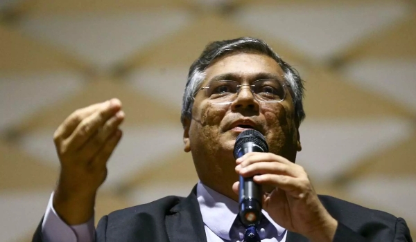 Com investimento de R$ 121 milhões, Flávio Dino entrega de viaturas e armas para a Sejusp