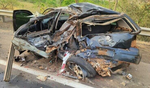 Vereador de Goiás e esposa saem ilesos de acidente que destruiu carro em MS