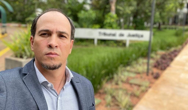 Advogado acusado de “predar” o Judiciário assina ações mesmo de dentro da prisão