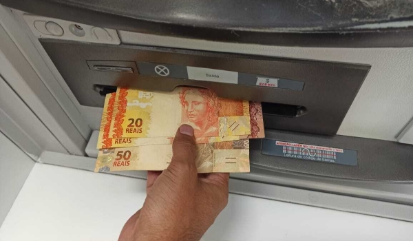 Servidores estaduais podem sacar salário a partir de amanhã