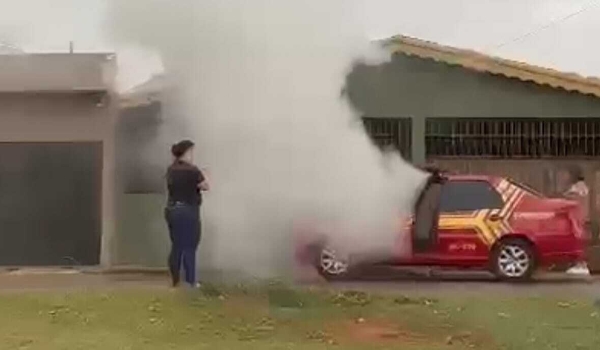 Viatura do Corpo de Bombeiros pega fogo em bairro de Ponta Porã