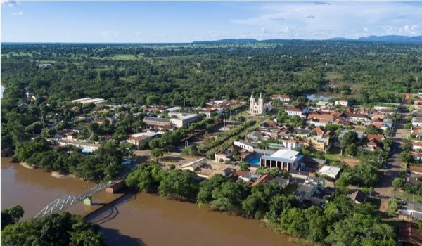Caminhoneiro atropela ajudante que abria porteira e rapaz morre