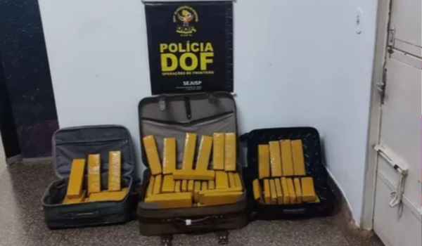 Dois casais são presos com malas recheadas de maconha na BR-163