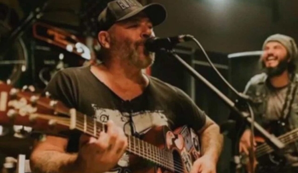 Denúncia anônima leva polícia a prender suspeito de balear na cabeça o baixista do Ultraje a Rigor