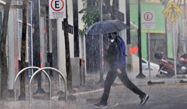 Terça-feira tem possibilidade de chuvas de intensidade fraca a moderada no Estado