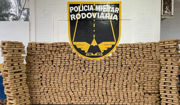 Homem é preso com 1 tonelada de maconha em caminhonete roubada