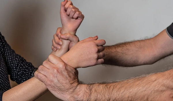 Concessão de medidas protetivas aumentou 6% em MS em um ano; saiba como solicitar 