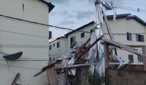 Vendaval deixou 26 bairros de Corumbá sem energia