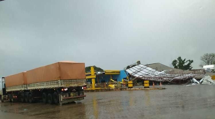 Após temporal com ventos de 80 km por hora, cidade de MS decreta situação de emergência