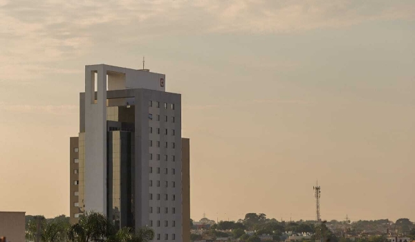 Primeiro dia de primavera tem onda de calor de 43ºC e sol brilhando forte