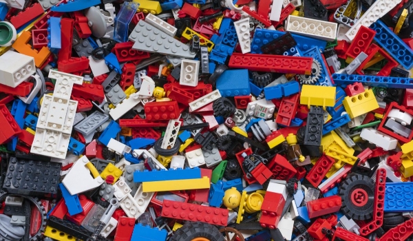 Lego desiste de produzir peças com plástico reciclado
