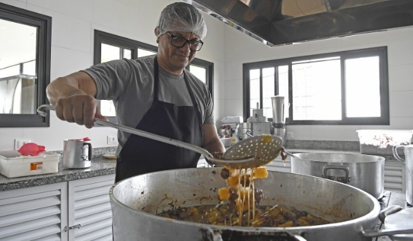 Maior restaurante do Estado: Mais de 2 milhões de merendas são servidas por mês nas escolas estaduais