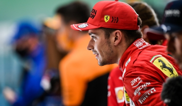 Charles Leclerc “vaza” renovação de contrato com Ferrari