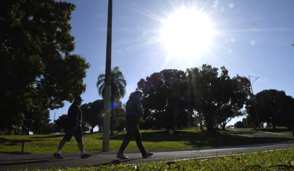 Semana começa com altas temperaturas e possibilidade de chuva no Estado