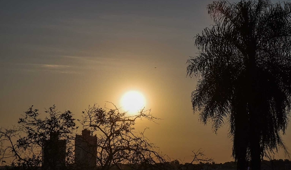 Calorão predomina e máxima pode chegar aos 42ºC nesta terça em MS