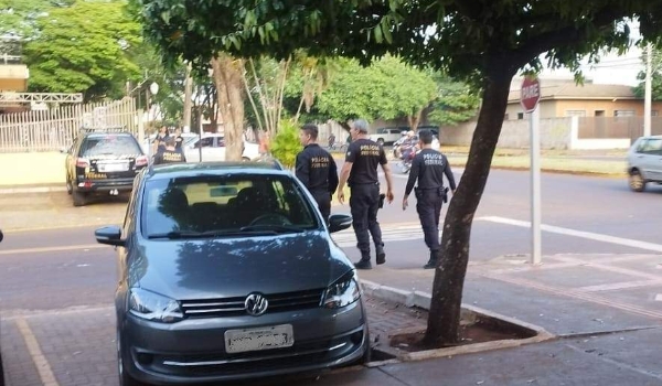 PF faz buscas contra organização que armazenava droga em sítio