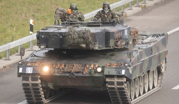 Ucrânia começa a receber tanques reformados da Polônia